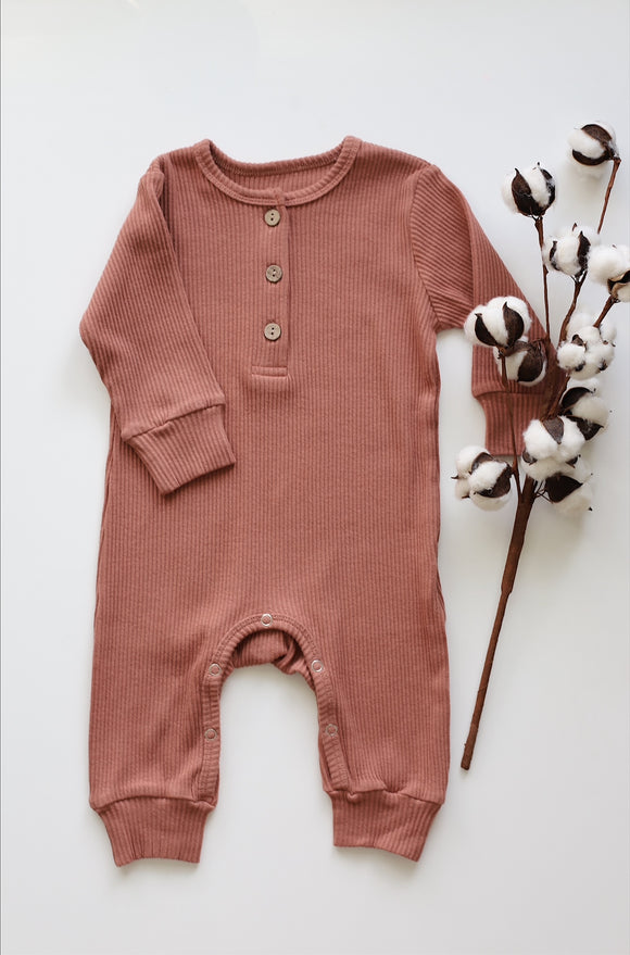 Earth Romper with hat in dusty pink